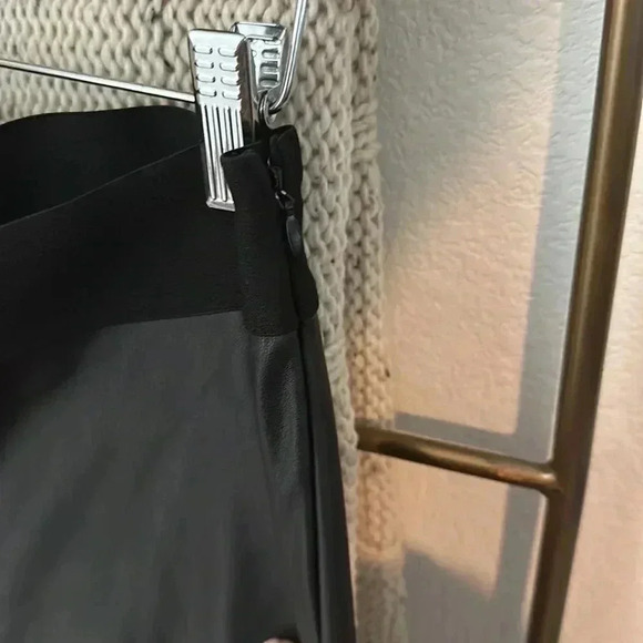 DKNY LEATHER PANTS - Picture 4 of 4